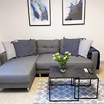 Cool\'S Apartment